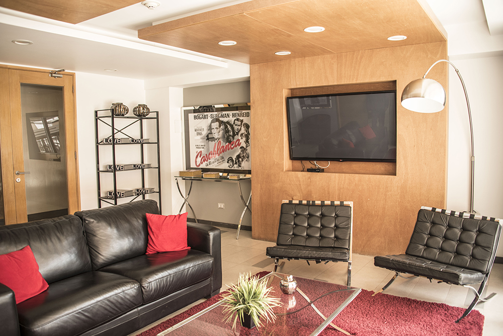 Sala de estar con TV TDS